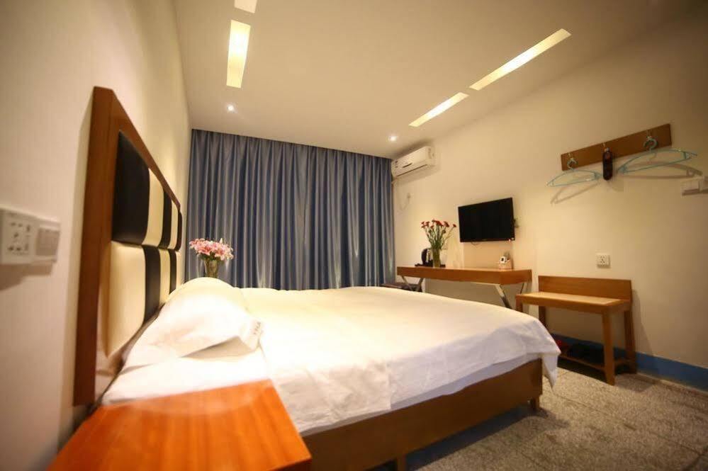 Luoyang Heartland International Youth Hostel Exterior photo